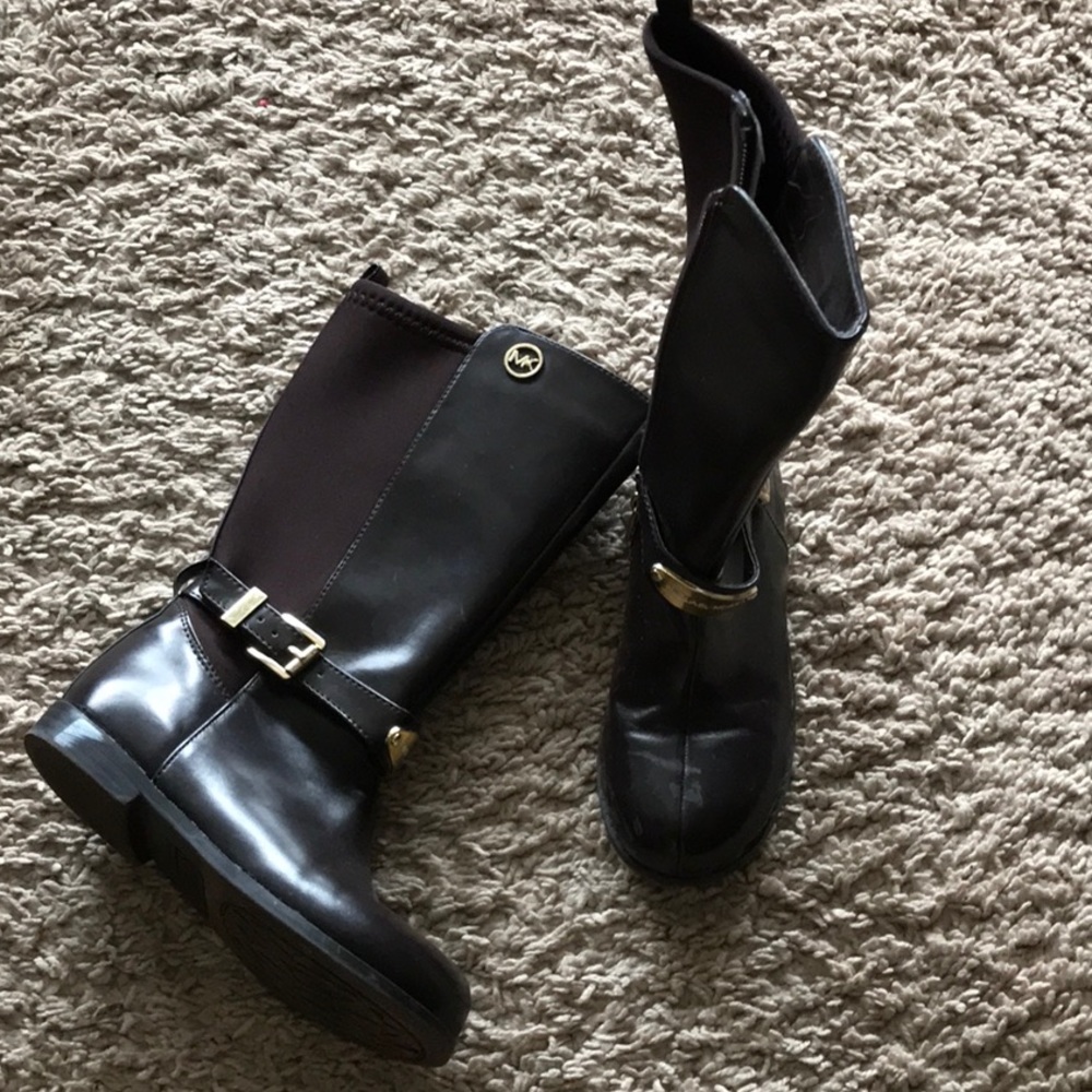 Size 10 brown girl boots Michael Kors.